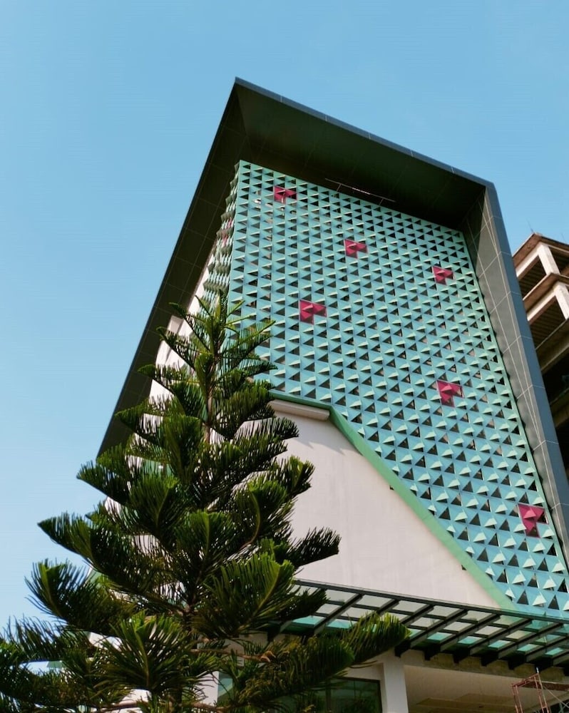 MaxOneHotels at Kota Harapan Indah Bekasi 2/32