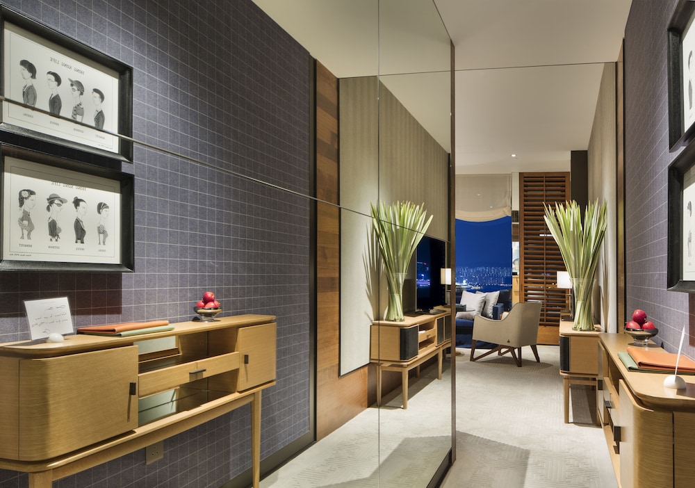 Rosewood Hong Kong 54/85