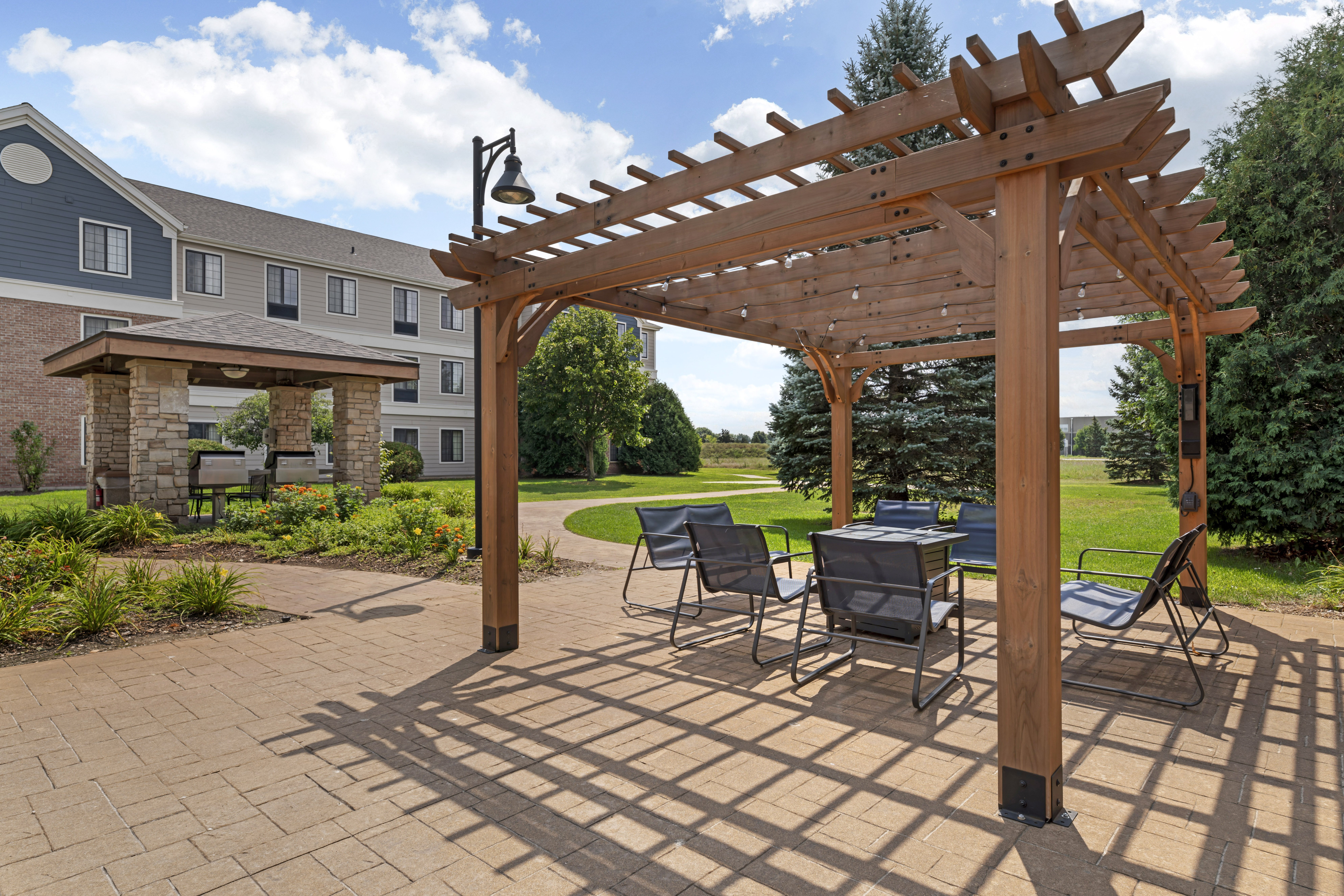 Staybridge Suites Milwaukee West-Oconomowoc 68/73