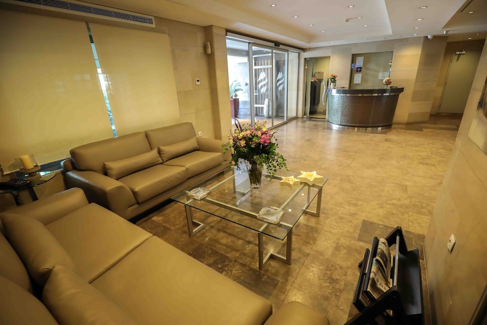 Sky Suites 44/61