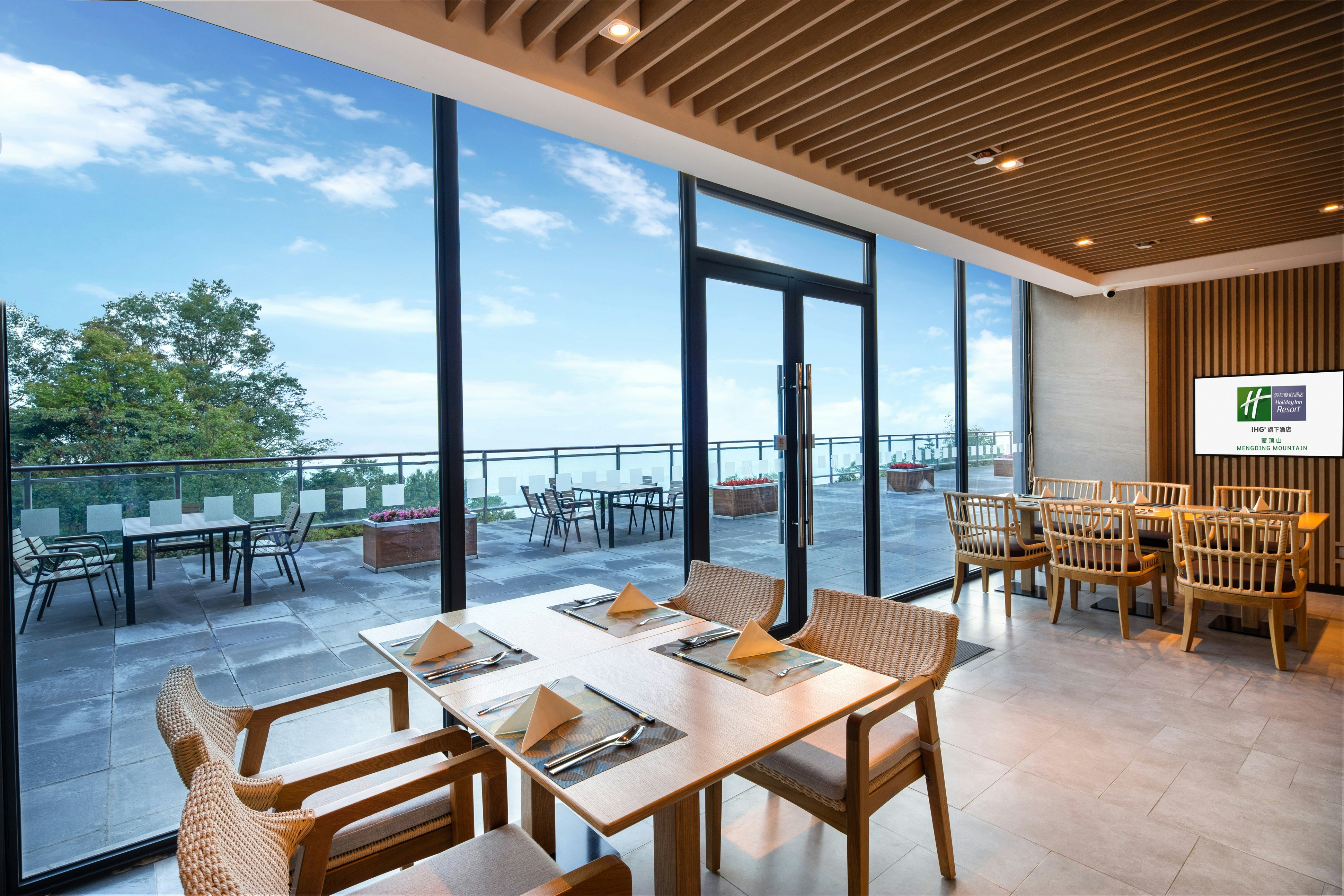 Holiday Inn Resort Mengding Mountain 50/71
