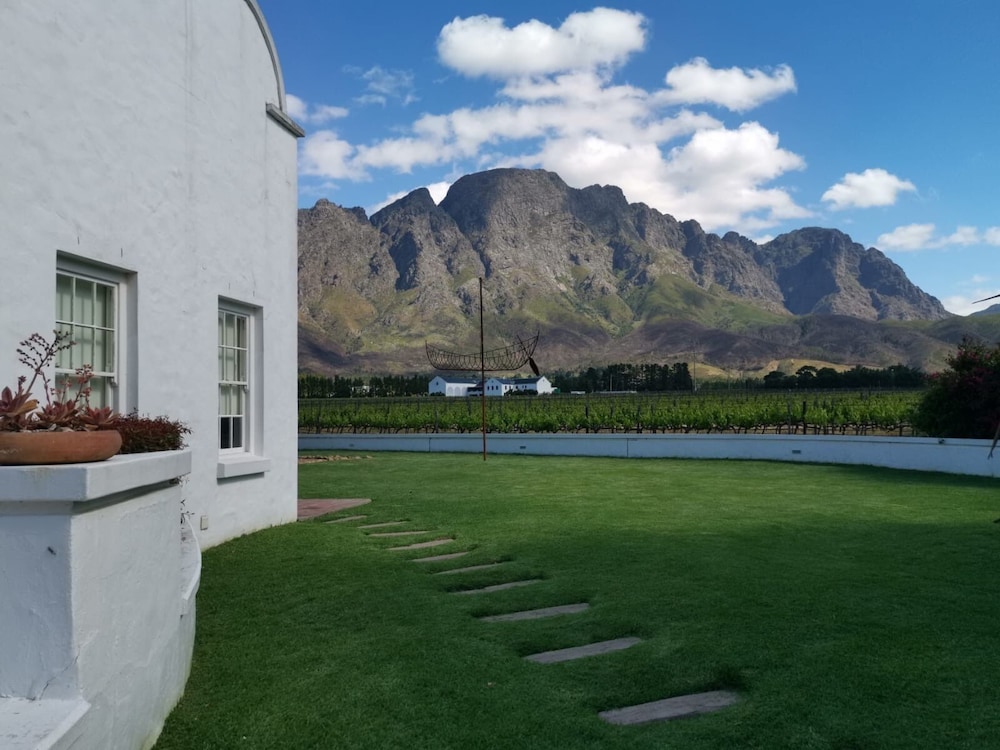 Holden Manz Country House 26/39