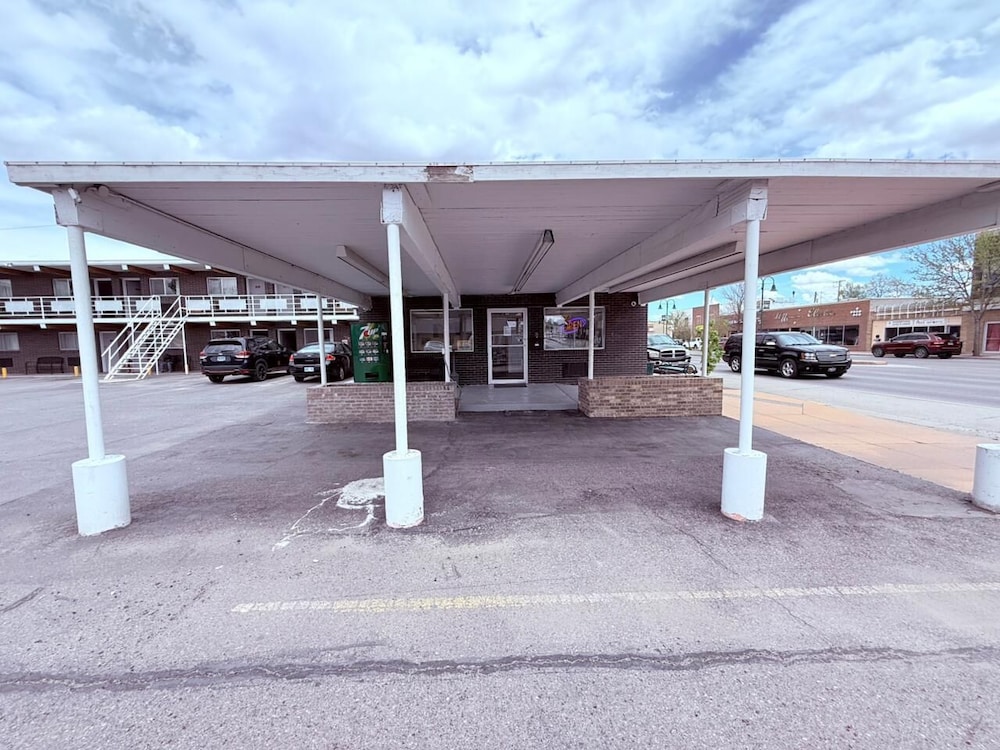 Tomahawk Motor Lodge By Riverton US-26 20/28