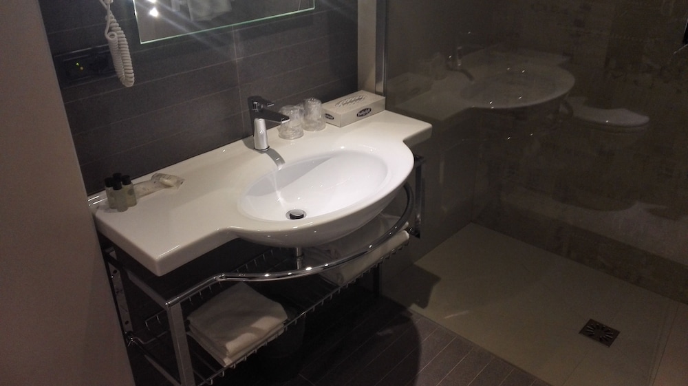 غرفة بسرير كوين لذوي الإعاقة، Mercure Rome Leonardo Da Vinci Airport 6/7