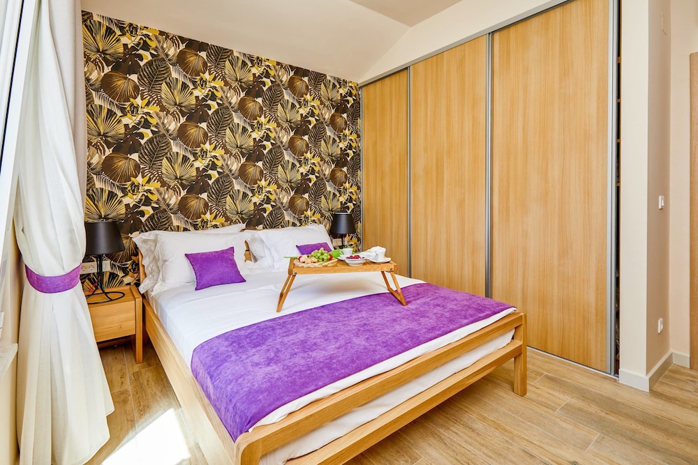 شقة ديلوكس بسرير كينج بإطلالة على الحديقة مع أريكة، Apartments Maison W 4/7