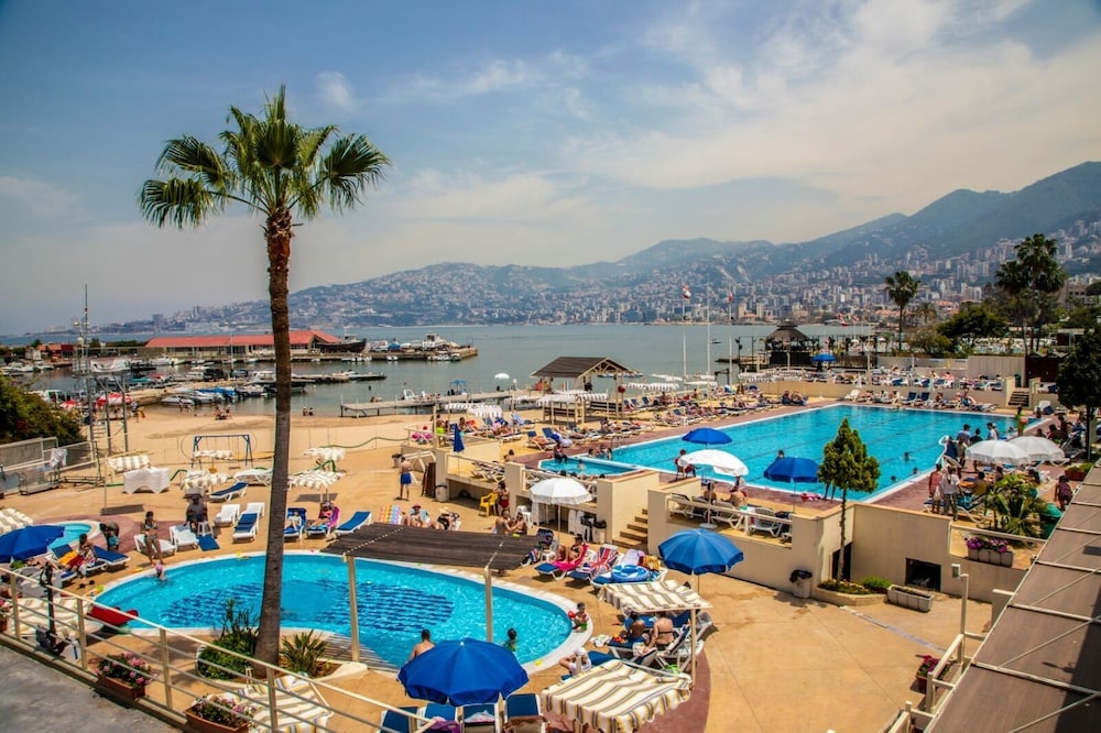 Bel Azur Jounieh 34/39