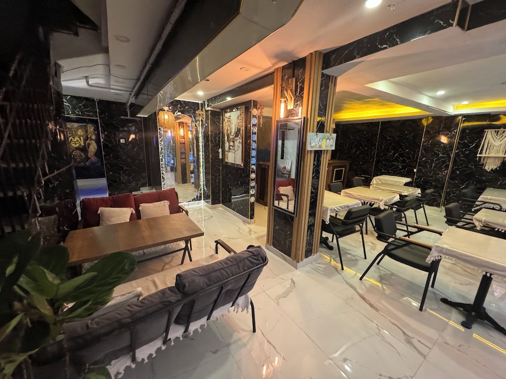 The Little Prince Hotel 30/48