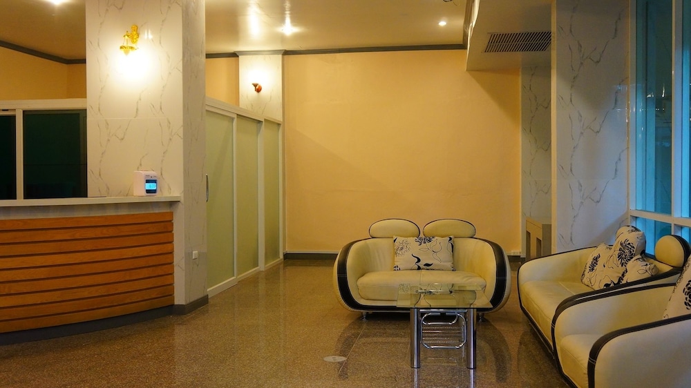 J TWO S Pratunam Hotel 13/19