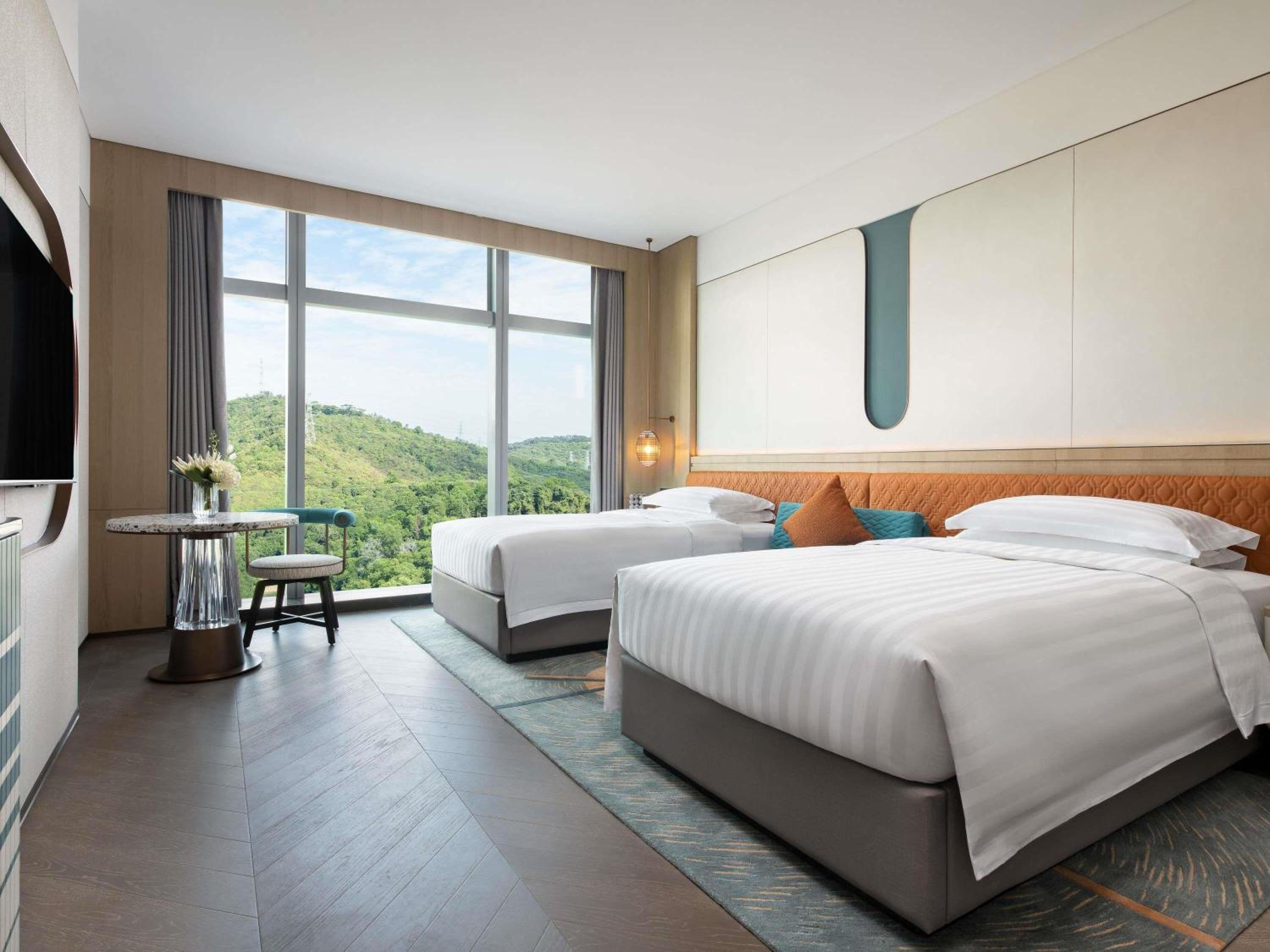 DELUXE, TWIN BEDS, GARDEN VIEW