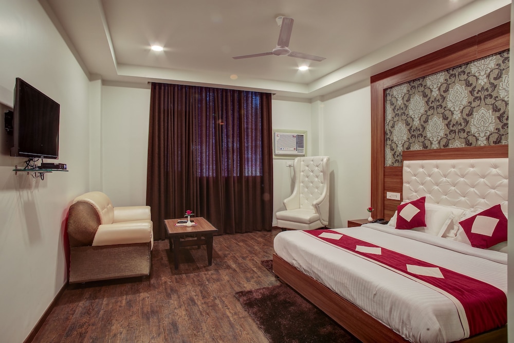 Hotel The Royal Krishna 12/47