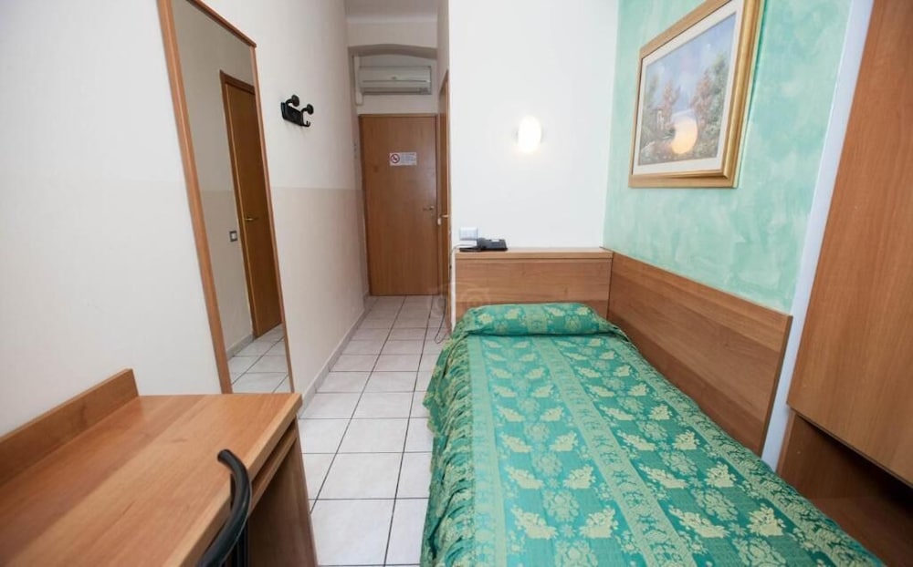 Hotel 22 Marzo 38/57