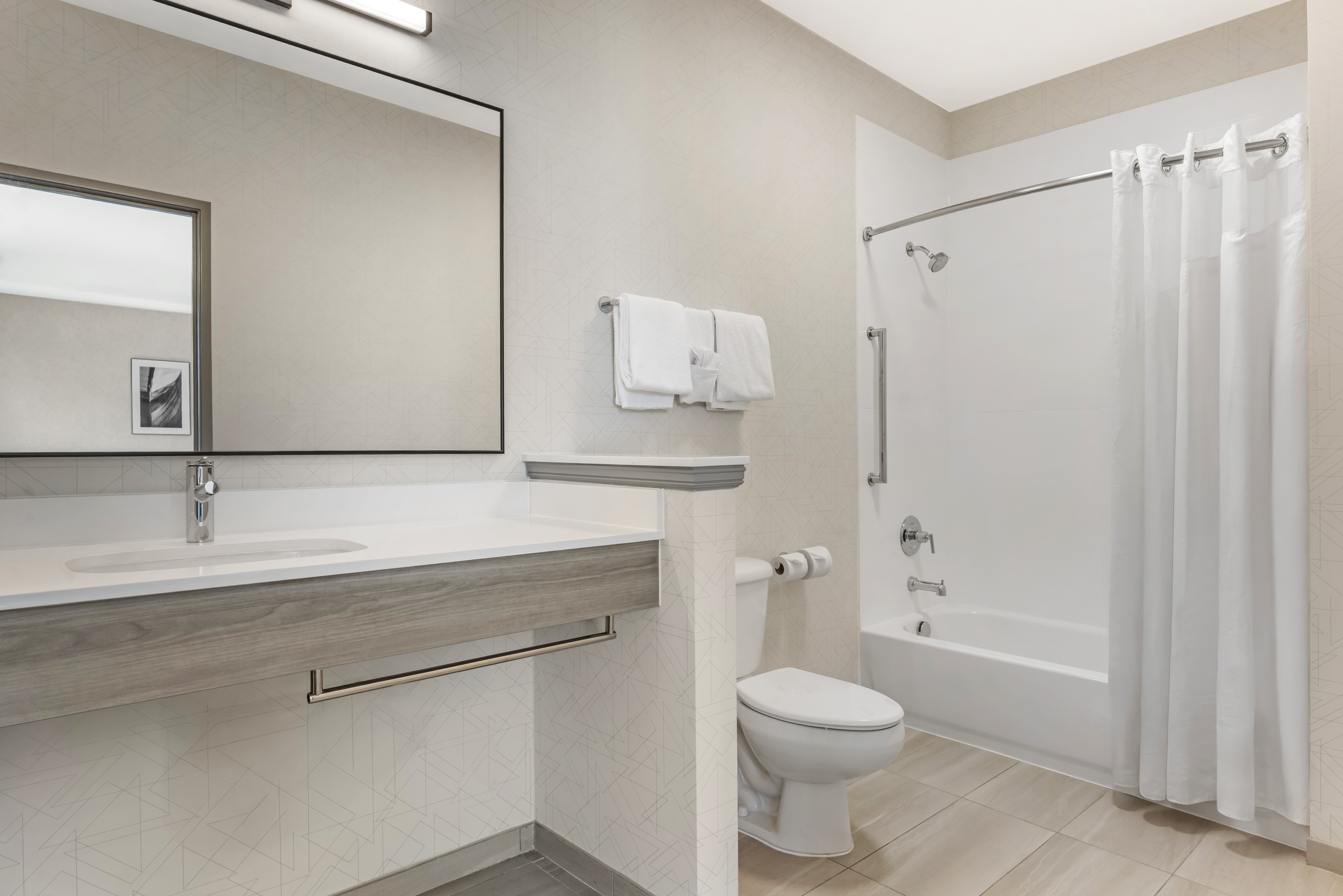 Standard, Holiday Inn Express Hotel Suites Astoria 2/2