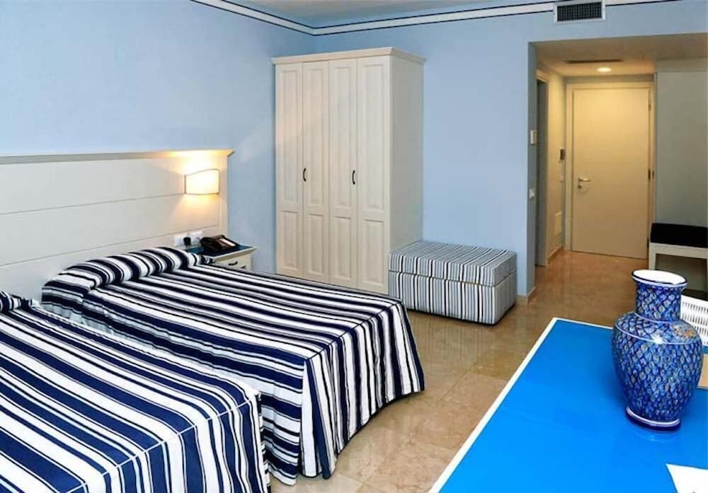 Cala La Luna Resort 7/26