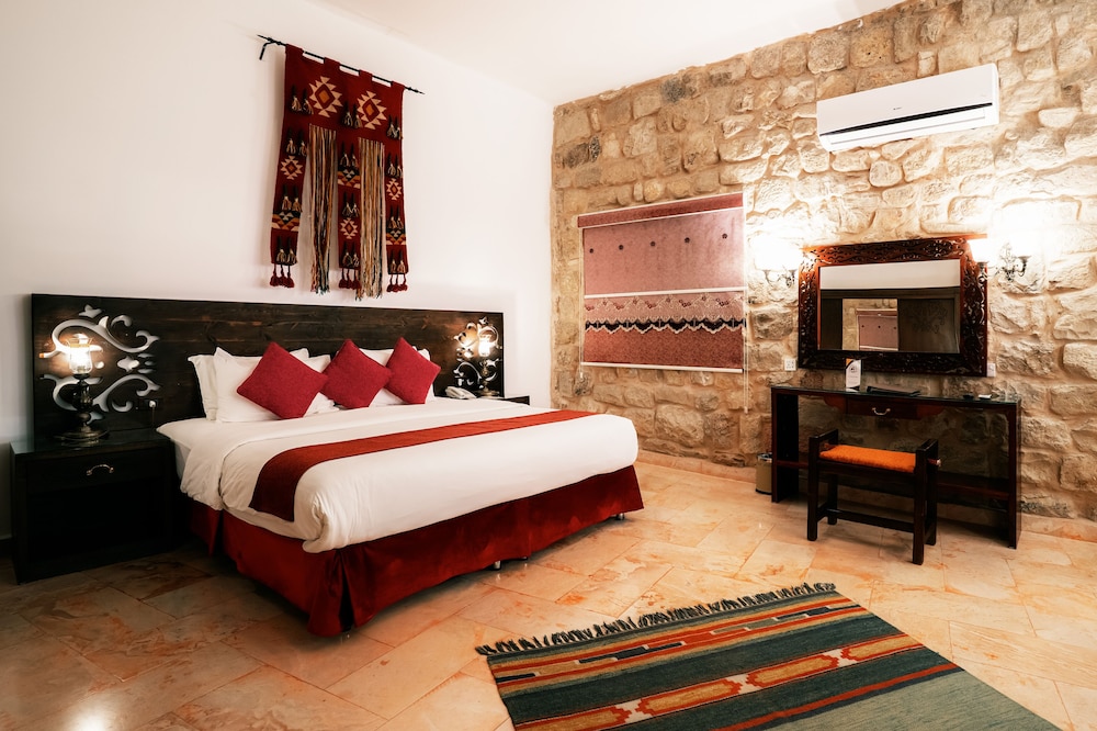 جناح جونيور بسرير كينج، Old Village Resort Petra 6/10