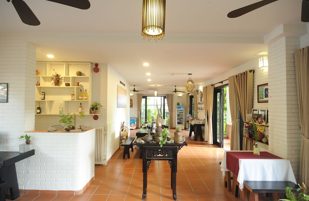 East West Villa 35/68