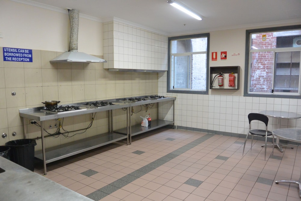 Elizabeth Hostel 11/62