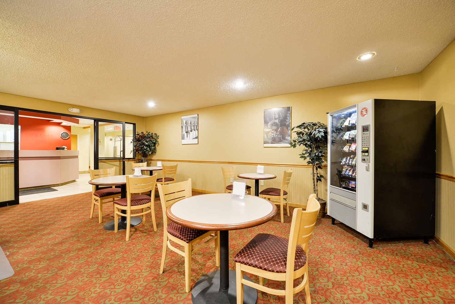 Americas Best Value Inn East Syracuse 19/23