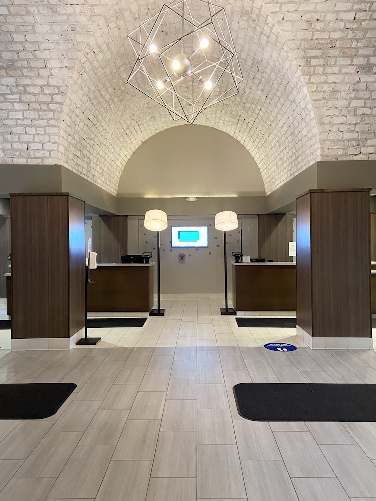 Embassy Suites by Hilton Chicago Schaumburg Woodfield 5/55