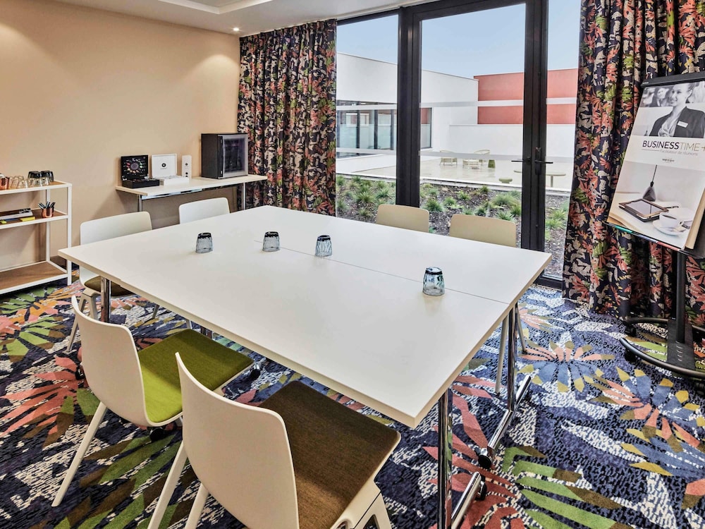 Mercure Paris Orly Tech Airport 69/78