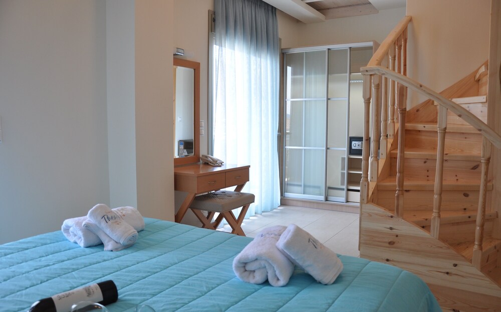 Grand Theoni Hotel Suites And Spa 28/71