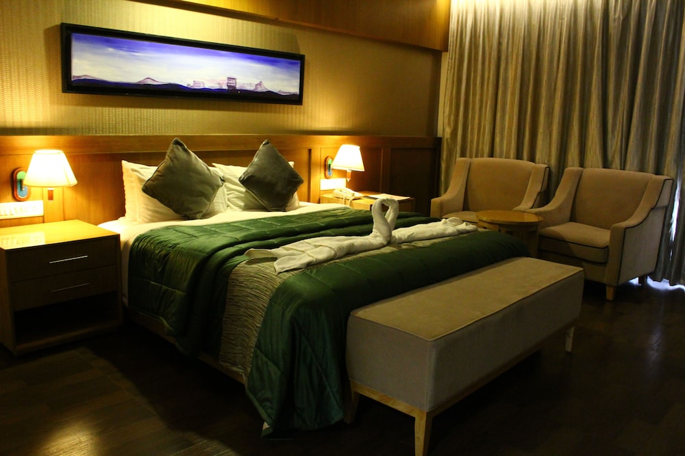 LUXURY, SUITE, GARDEN VIEW