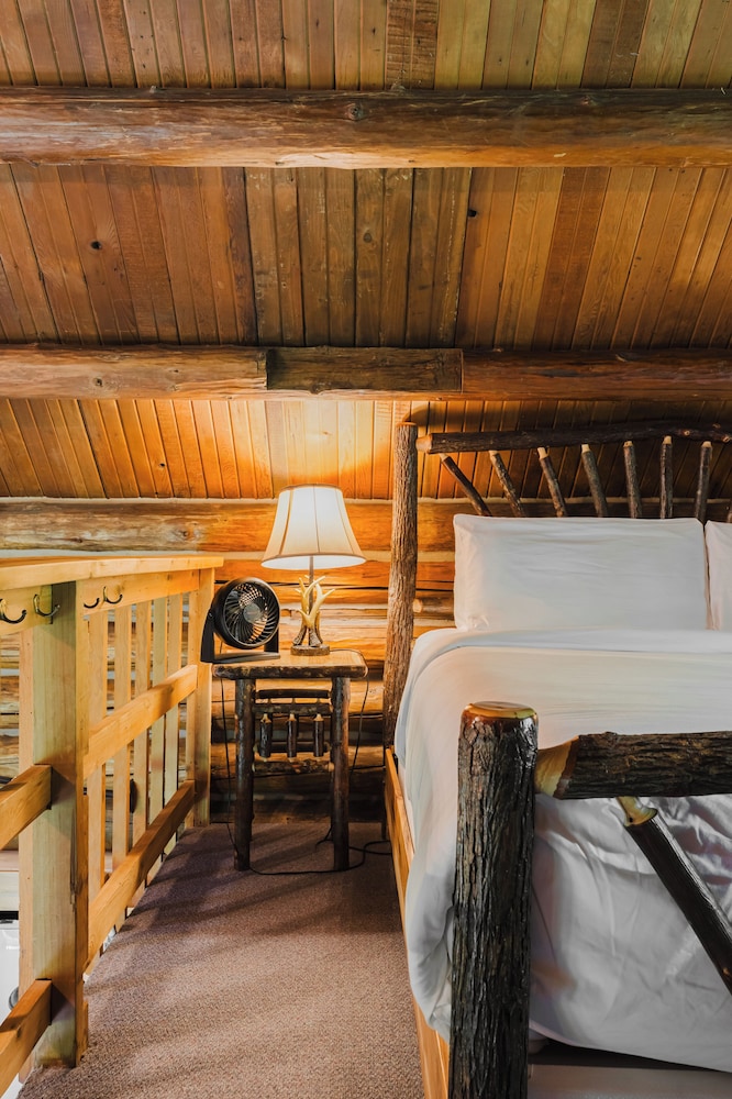 Cabin, King and Queen Bed, Alta Crystal Resort by Gravity Haus 4/6