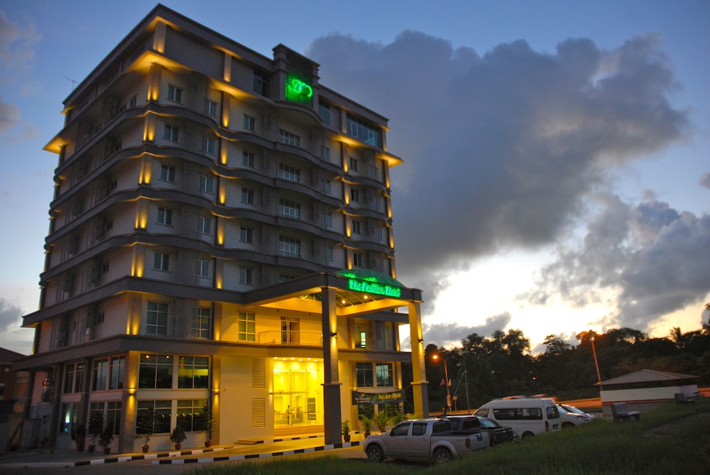 The Pavilion Hotel 4/52