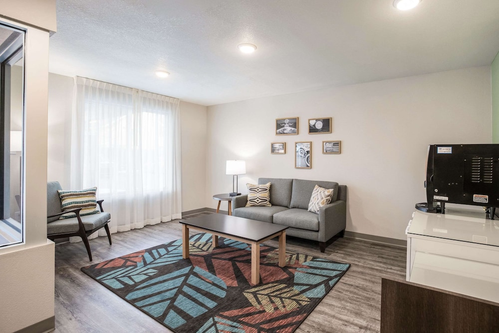 WoodSpring Suites Detroit Madison Heights 12/22