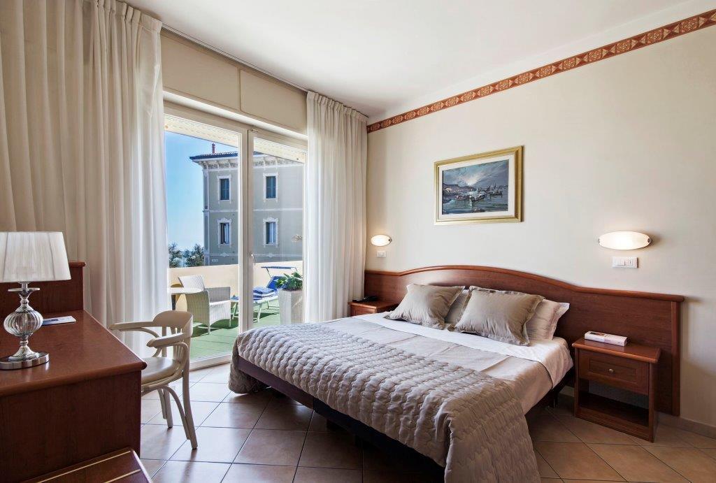 Hotel Perticari 12/25