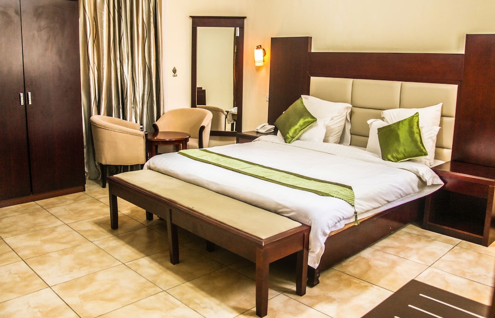 Mika Hotel 4/46