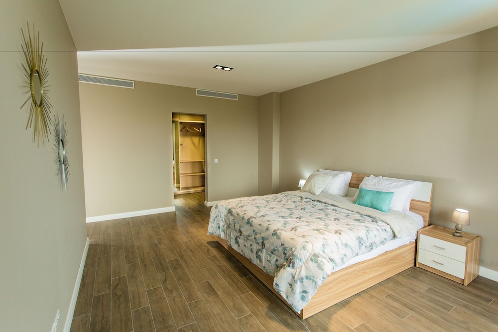Accra Luxury Apartments Cantonments (Ex A-Lux Apartments) 16/80