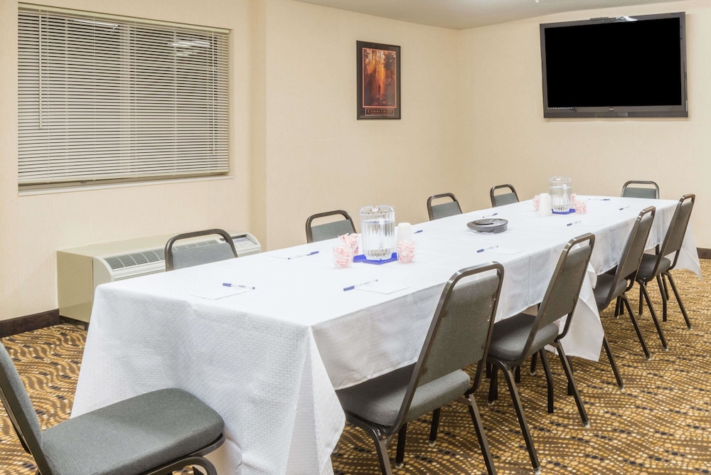 Microtel Inn Suites By Wyndham Uncasville 24/27