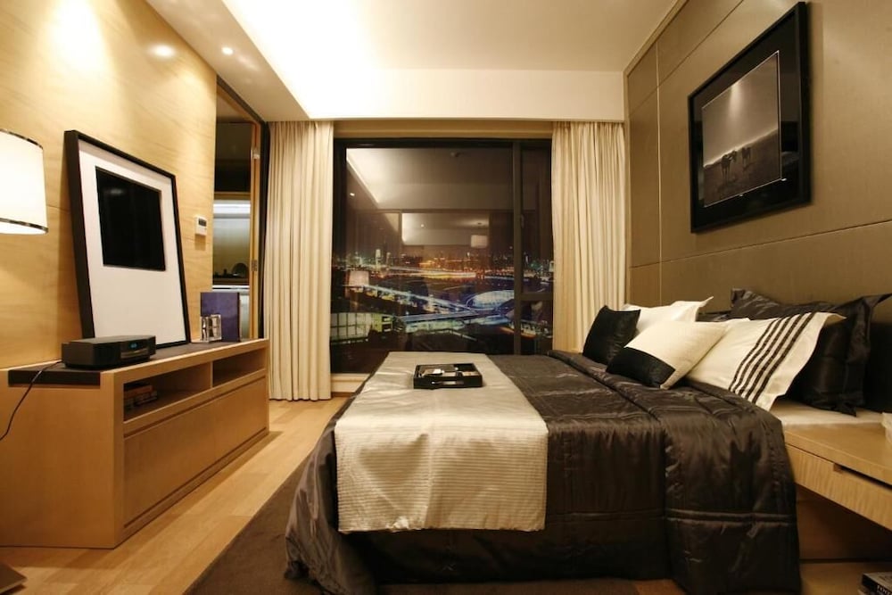 Estay Residence Poly World Trading Center 28/64