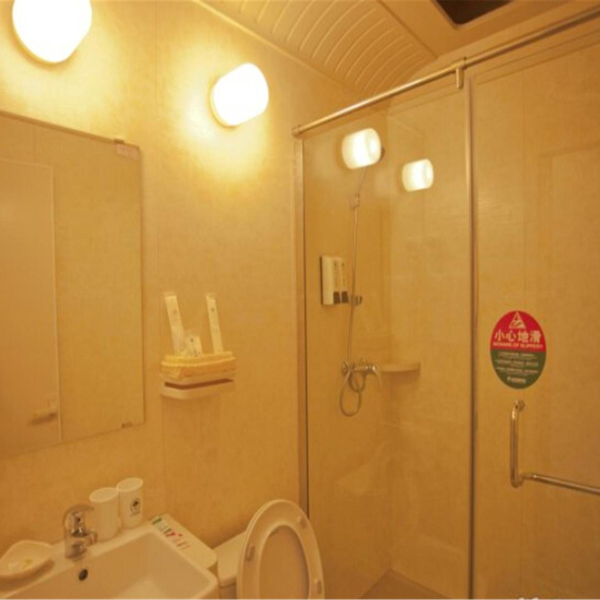 GreenTree Inn Liaoning Dalian Railway Station South Shengli Square Express Hotel 33/35