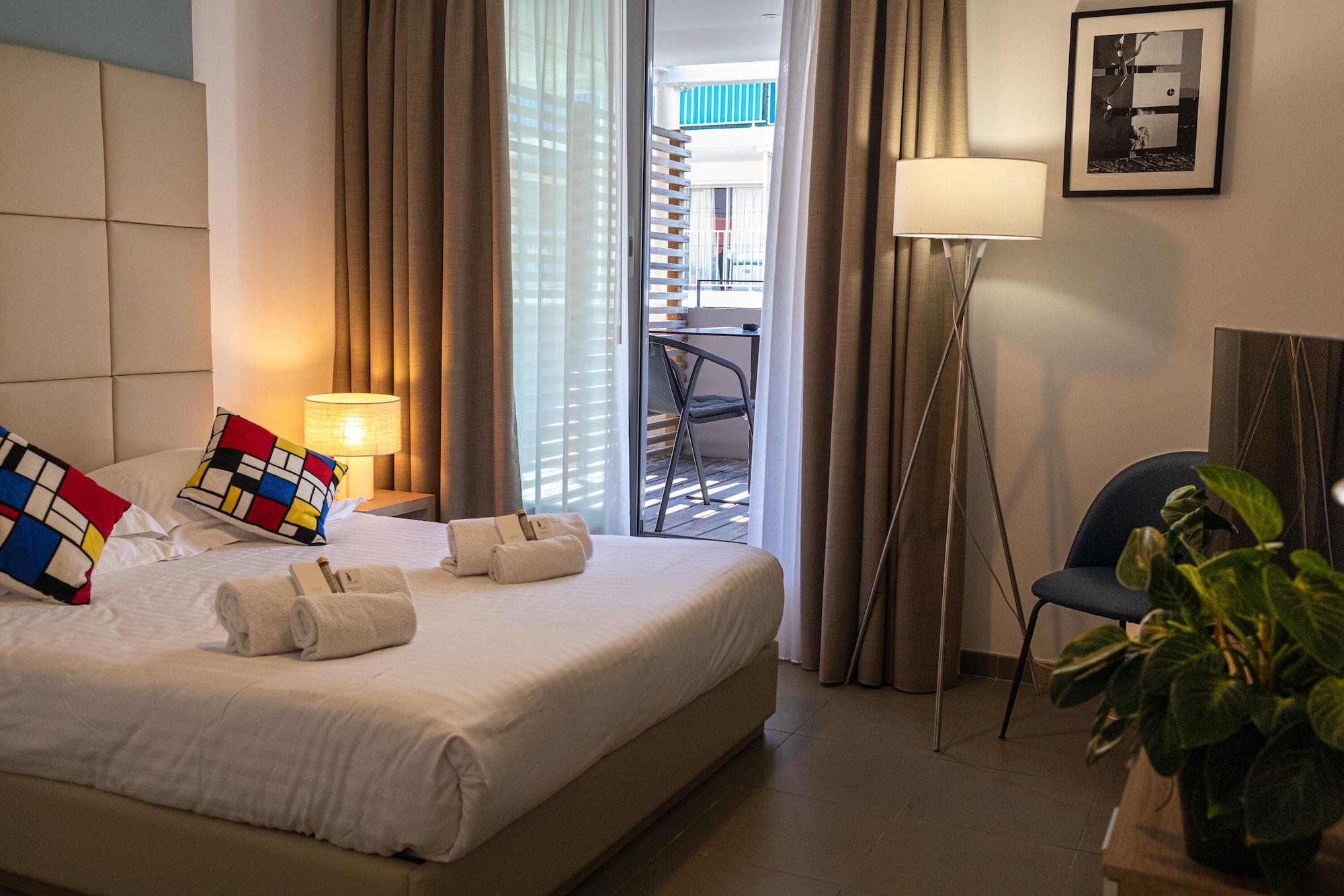 Design, Apartment, City View, Terrace 2/7