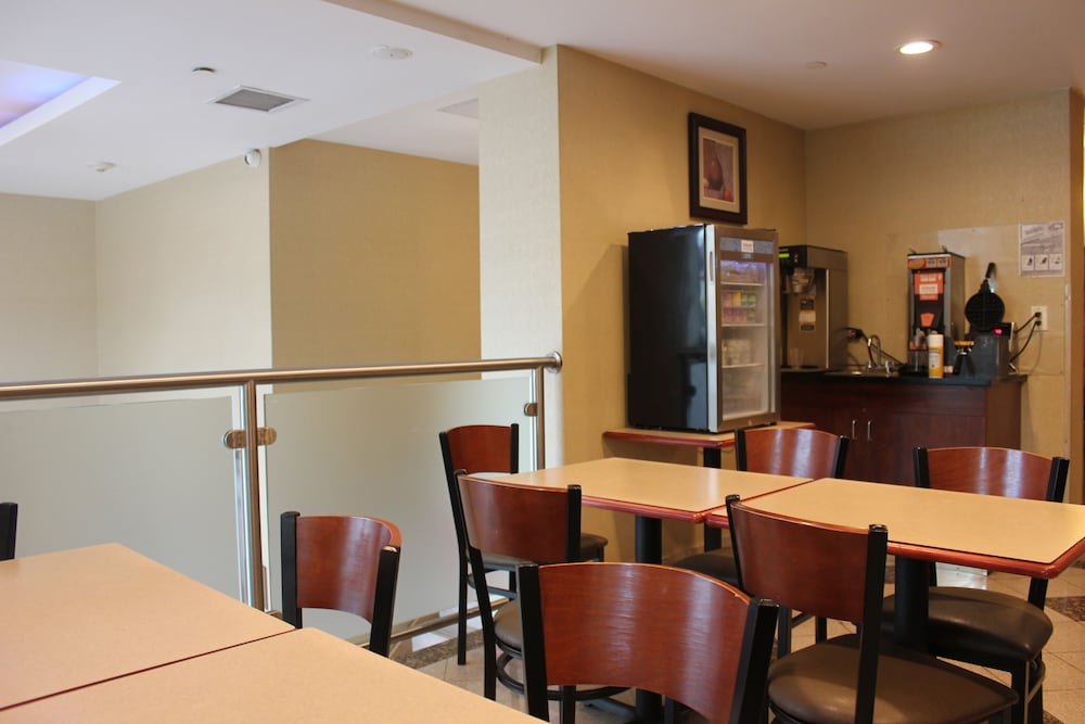 Comfort Inn Bellerose 40/46