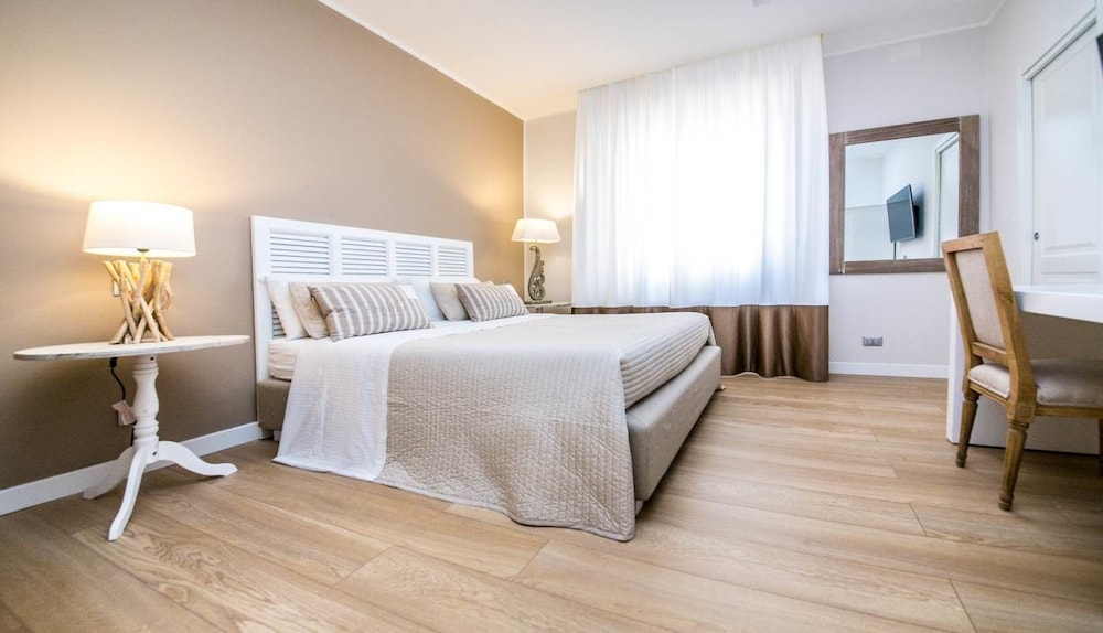 Suite 136 Luxury Rooms 12/50