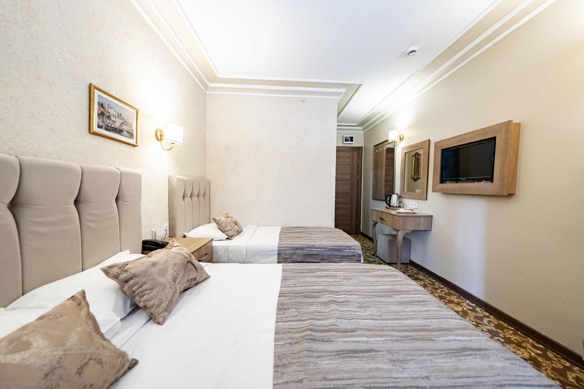 STANDARD, TWIN BEDS, CITY VIEW, FRENCH BALCONY