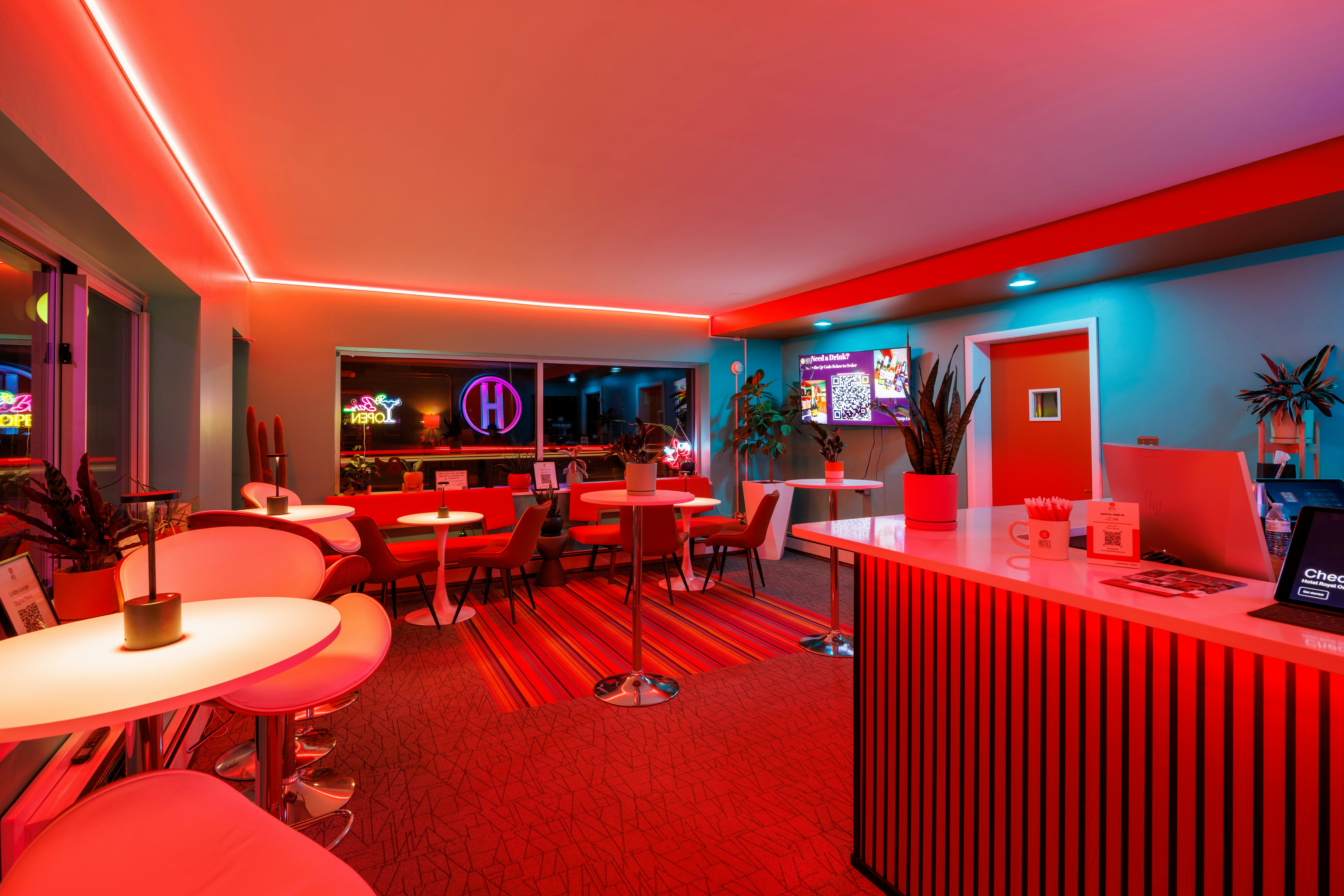 HOTEL ROYAL OAK 36/44