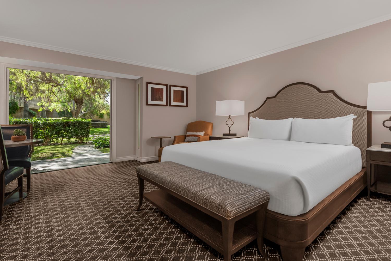 Room, King Bed, Resort View