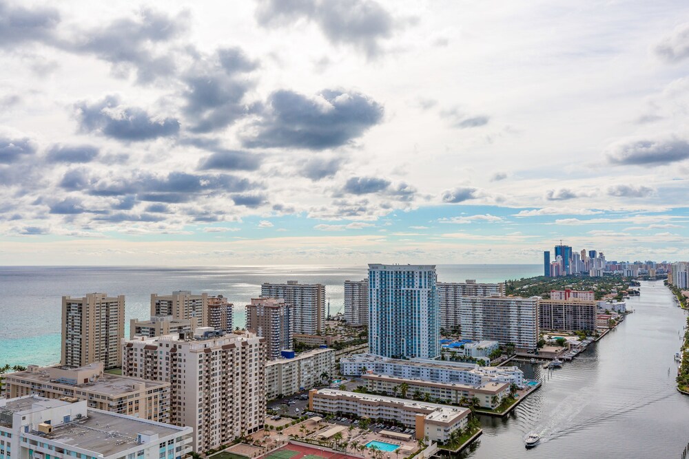 Private Ocean Luxury Condos at Beachwalk 39/50