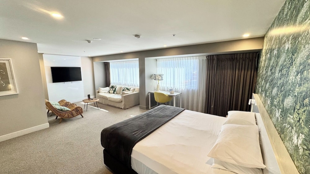 LUXURY, EXECUTIVE, SUITE