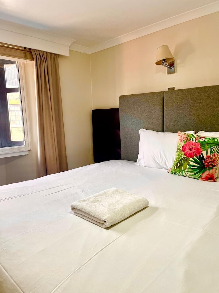 George Oxford Hotel 14/32