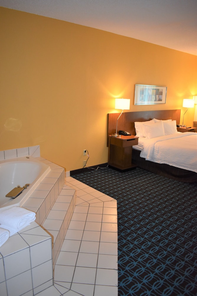 Fairfield Inn Suites Cleveland Streetsboro 19/36