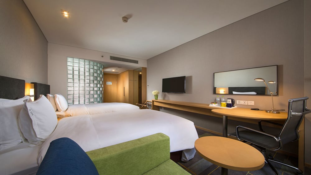 Holiday Inn Express Chengdu Airport Zone 24/75
