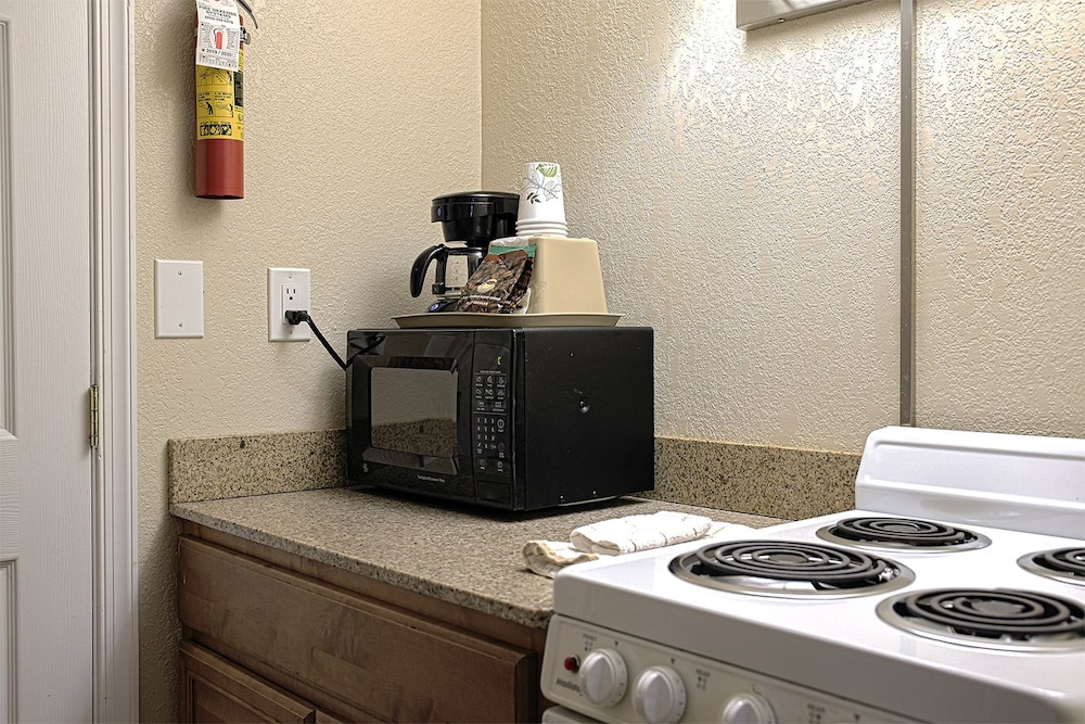 Rodeway Inn And Suites 30/71