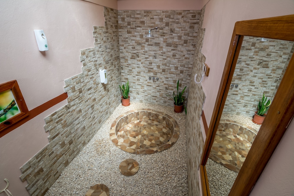 Hotel Cerro Lodge 50/50