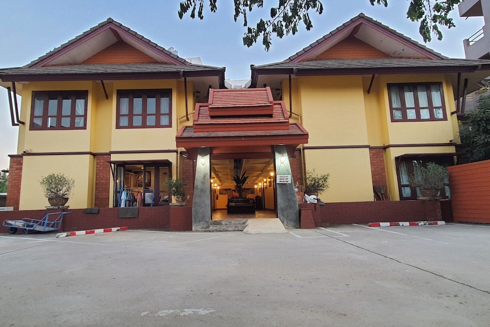 Yellow Tique Hotel 2/58