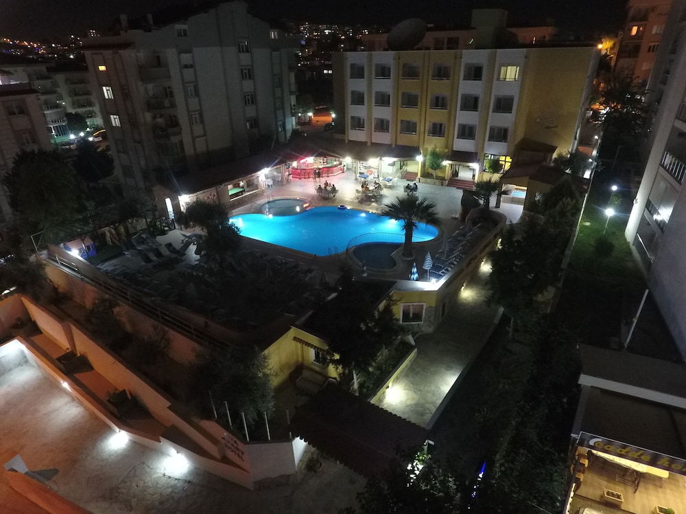 OYA APARTMENTS 4/50