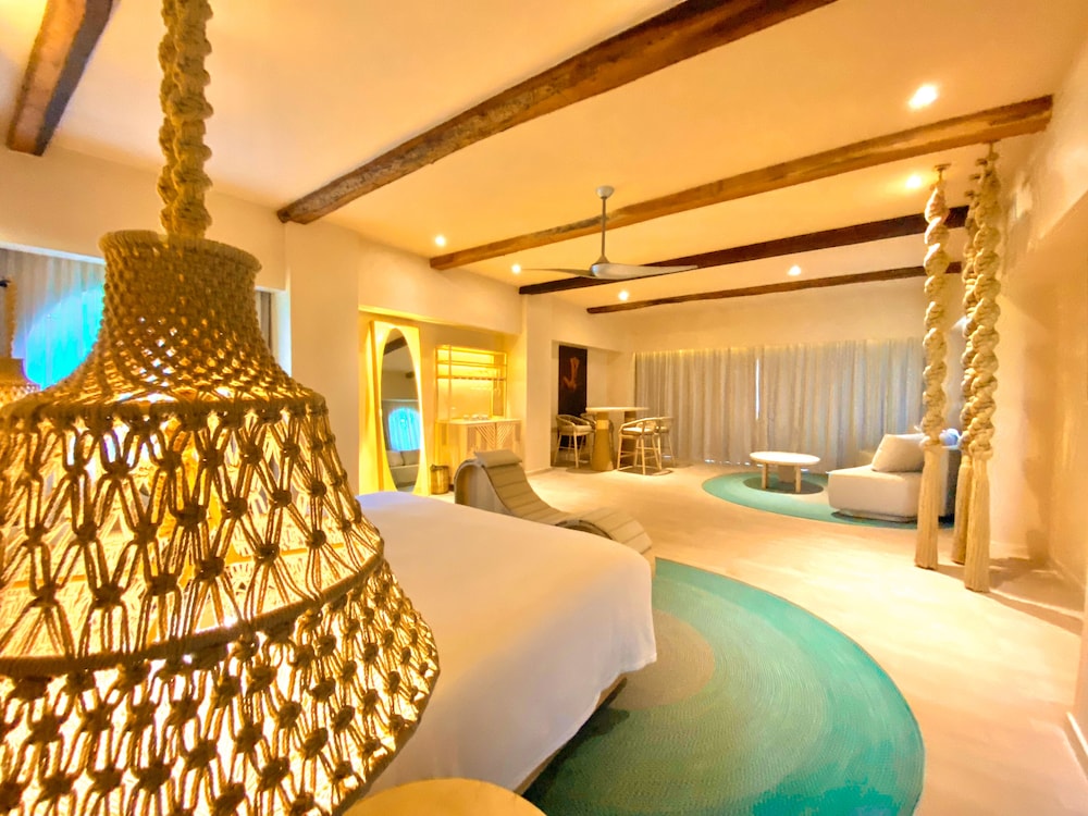 Hotel Shibari Tulum Restaurant and Cenote Club 25/50